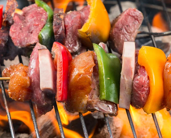 Comida fresca a la parrilla — Foto de Stock