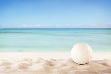 kumlu plajda plaj voleybol topu