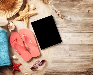 Yaz konsepti ile tablet ve aksesuarları