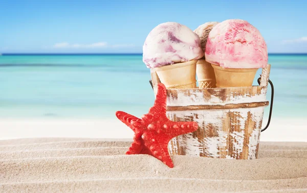 Gelato sulla spiaggia — Foto Stock