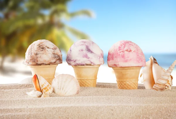 ビーチのアイスクリーム — ストック写真