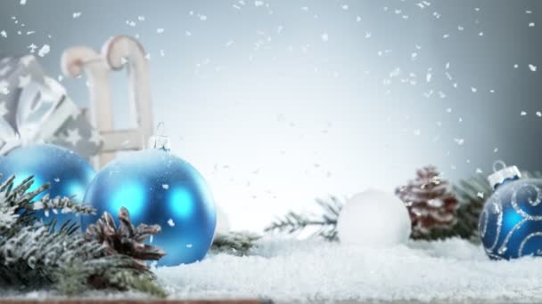 Super Slow Motion Fallande Snö Med Jul Dekoration Fortfarande Liv — Stockvideo