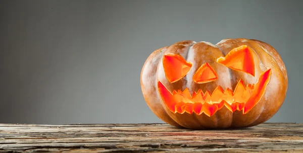 Scary halloween pumpkin on wooden planks — Stock Photo, Image