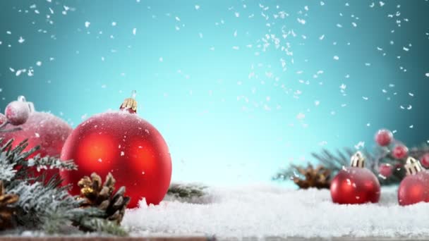 Super Slow Motion Fallande Snö Med Jul Dekoration Fortfarande Liv — Stockvideo