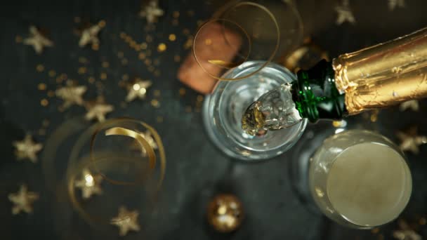 Superzeitlupe Der Champagner Ins Glas Geschüttet Wird Gefilmt Mit High — Stockvideo