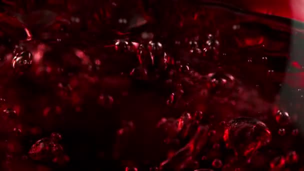 Σούπερ Αργή Κίνηση Του Ρίχνει Κόκκινο Κρασί Σχήμα Ανεμοστρόβιλου Κινηματογραφημένο — Αρχείο Βίντεο