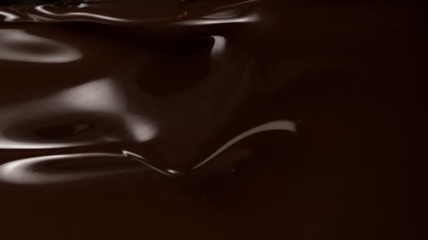 Super Langzame Beweging Van Vloeiende Donkere Warme Chocoladespetters Gefilmd Hoge — Stockvideo