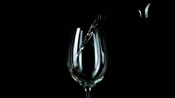 Super Slow Motion Pouring White Wine Camera Motion Filmed High — Stock Video