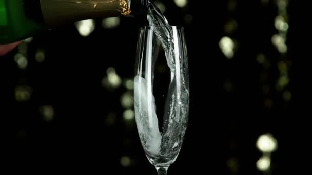 Super Slow Motion Pouring Champagne Wine Camera Motion Speed Ramp — Stock Video