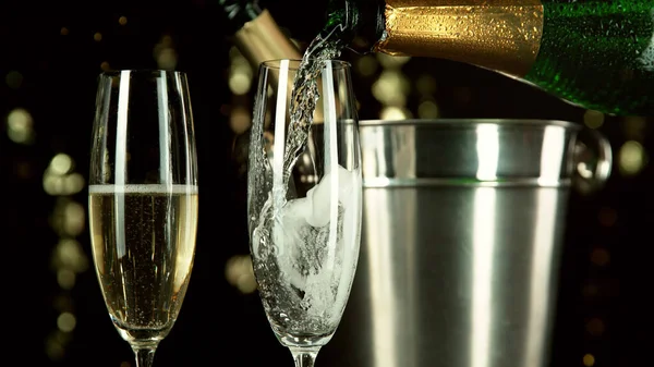 Champagner Thema Mit Flasche Und Gläsern Studioaufnahme Isoliert Auf Schwarzem — Stockfoto
