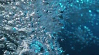 Kaynayan suyun çok yavaş hareket etmesi. Yüksek hızlı sinema kamerası, 1000 fps..