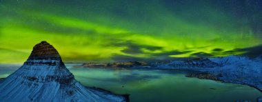 Kirkjufell dağın güzel aurora borealis kışın, İzlanda ile havadan görünümü. İzlanda'daki ünlü doğal miras biri.