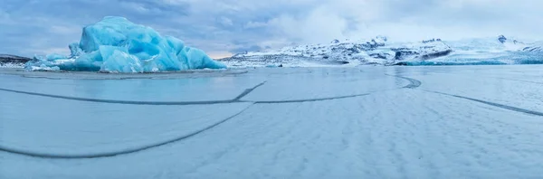 Fjallsarlon アイスランド氷山ラグーン 美しい夕日の光 地球温暖化と氷の融解の概念 — ストック写真