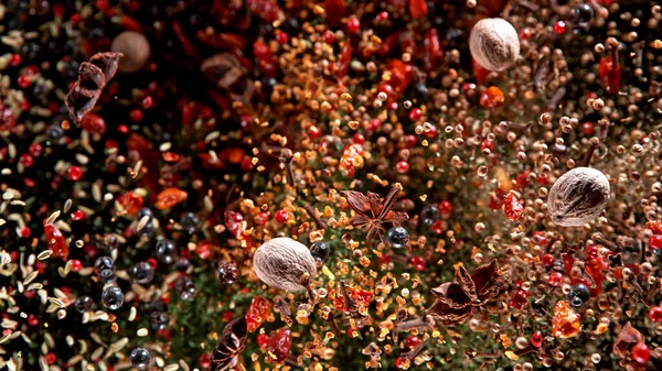 Congelar Movimiento Mezcla Voladora Especias Sobre Fondo Negro Concepto Comida —  Fotos de Stock