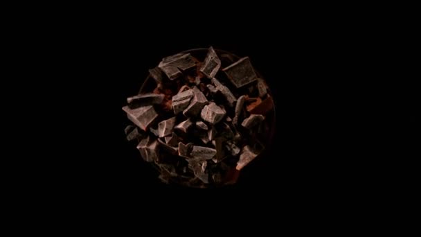 Super Slow Motion Roterande Grupp Choklad Bitar Svart Bakgrund Inspelning — Stockvideo