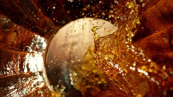 Freeze Motion Splashing Whisky Wooden Barrel Concept Pouring Whisky Rum — Foto Stock