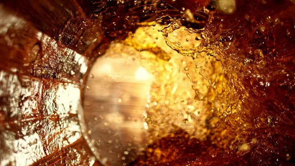 Freeze Motion Splashing Whisky Wooden Barrel Concept Pouring Whisky Rum — Foto Stock