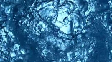 Su sıçratan hortumun tünel şeklini oluşturması çok yavaş bir hareket. Yüksek hızlı sinema kamerası, 1000 fps..