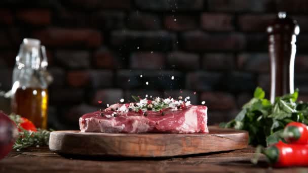 Super Slow Motion Spezie Cadenti Sulla Bistecca Manzo Girato Cinepresa — Video Stock