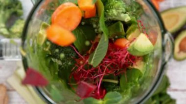 Blender 'da sebze karıştırma işlemi çok yavaş ilerliyor. Yüksek hızlı sinema kamerası, 1000 fps..