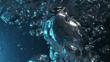 Kaynayan suyun çok yavaş hareket etmesi. Yüksek hızlı sinema kamerası, 1000 fps..