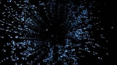 Duştan damlayan su damlalarının süper yavaş akışı. Özel geniş açılı makro lens, nihai perspektif. Yüksek hızlı sinema kamerası, 1000 fps..