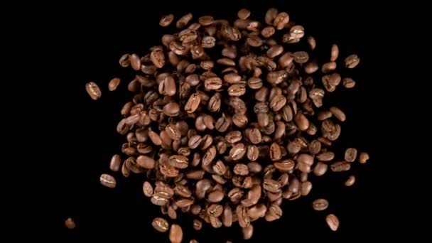 Super Slow Motion Chicchi Caffè Rotanti Sfondo Nero Girato Cinepresa — Video Stock