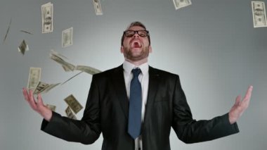 Dolarlarla bağıran iş adamlarının süper yavaş çekimleri. Yüksek hızlı sinema kamerası, 1000 fps..