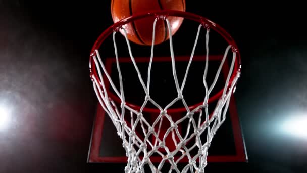 Superzeitlupe Des Basketballs Der Den Korb Trifft Gefilmt Mit High — Stockvideo