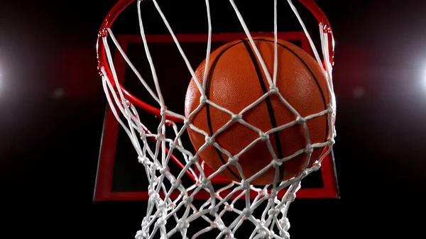 Basketbal Prochází Košem Černém Backgorundu Detail Záběr — Stock fotografie