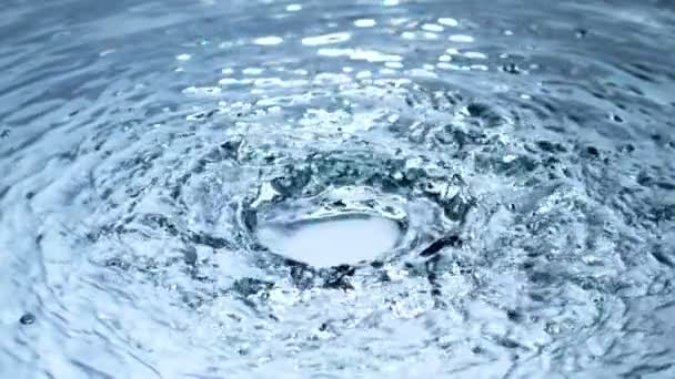 Superzeitlupe Der Wasseroberfläche Welligen Formen Gefilmt Mit High Speed Kinokamera — Stockvideo