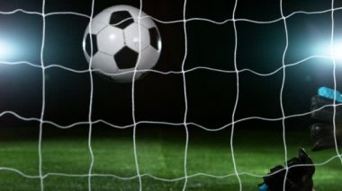 Topu kaçıran kalecinin süper yavaş çekimi. Yüksek hızlı sinema kamerası, 1000fps.