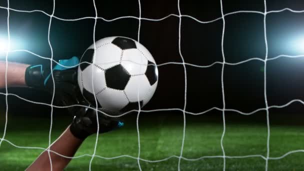 Super Zpomalený Pohyb Brankáře Fotbalista Chybí Míč Natočeno Vysokorychlostní Kameře — Stock video