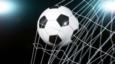 Süper yavaş çekimde futbol topu kaleye doğru uçuyor. Yüksek hızlı sinema kamerasıyla çekildi, 1000fps. Hız rampası etkisi.