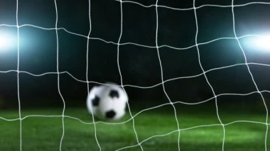 Futbol kalesi hareketinin süper yavaş çekimi. Yüksek hızlı sinema kamerası, 1000fps.