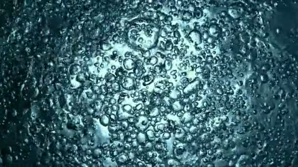泡の水の超遅い動きを詳細に 高速フィルムカメラで撮影しました — ストック動画