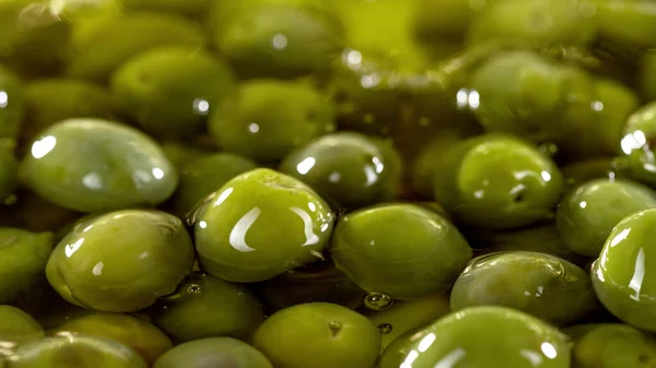 Primo Piano Delle Olive Verdi Sott Olio Sfondo Alimenti Freschi — Foto Stock