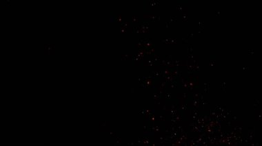 Siyah arka planda izole edilmiş çok yavaş ateş kıvılcımları. Yüksek hızlı kamera, 1000fps.