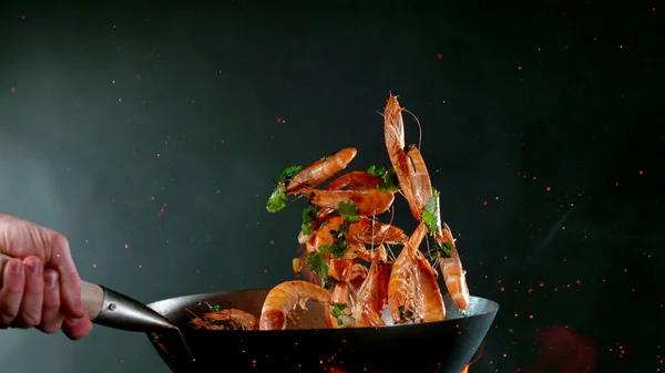 Closeup Chef Throwing Shrimps Wok Pan Fire Fresh Asian Food — Stock Photo, Image