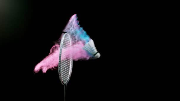 Super Zpomalený Náraz Badmintonové Rakety Výbuchem Prachu Natočeno Vysokorychlostní Kameře — Stock video