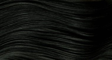 Lüks düz ve parlak siyah saçlara yakın plan, soyut arkaplan.
