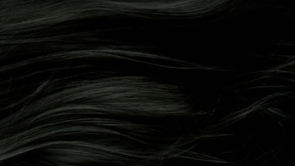 Mouvement Super Lent Des Cheveux Noirs Ondulés Détail Filmé Sur — Video