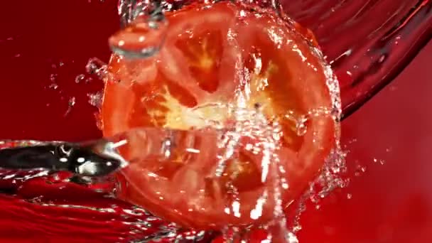 Super Slow Motion Tomato Slice Water Splashes Rotating Slice Tomato – Stock-video