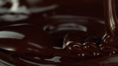 Çok Yavaş Dökülen Gerçek Yoğun Erimiş Çikolata. Yüksek Hız Sinema Kamerası, 1000fps.