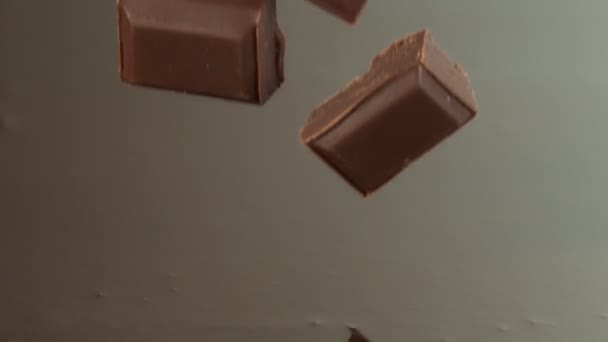 Super Slow Motion Falling Chocolate Pieces Melted Chocolate Inglês Filmado — Vídeo de Stock