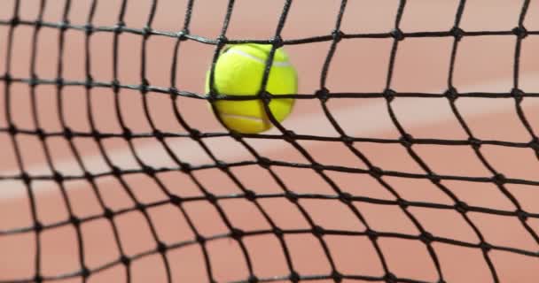 Super Slow Motion Van Het Raken Van Tennisbal Een Net — Stockvideo