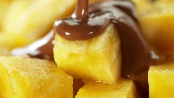 Super Slow Motion Pouring Melted Chocolate Pineapple Filmed High Speed — ストック動画