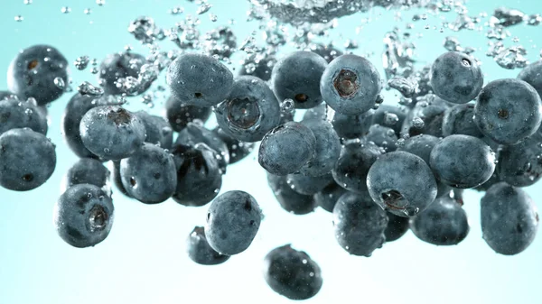 蓝莓碎片落在水下蓝色背景 新鲜多汁的背景 — 图库照片