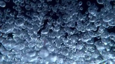 Kaynayan suyun çok yavaş hareket etmesi. Yüksek hızlı sinema kamerası, 1000 fps..