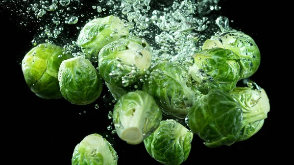 Cabbage Pieces Splashing Underwater Vegan Vegetarian Concept Isolated Black Background — Stock Photo, Image